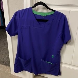 Women’s Carhartt scrub top